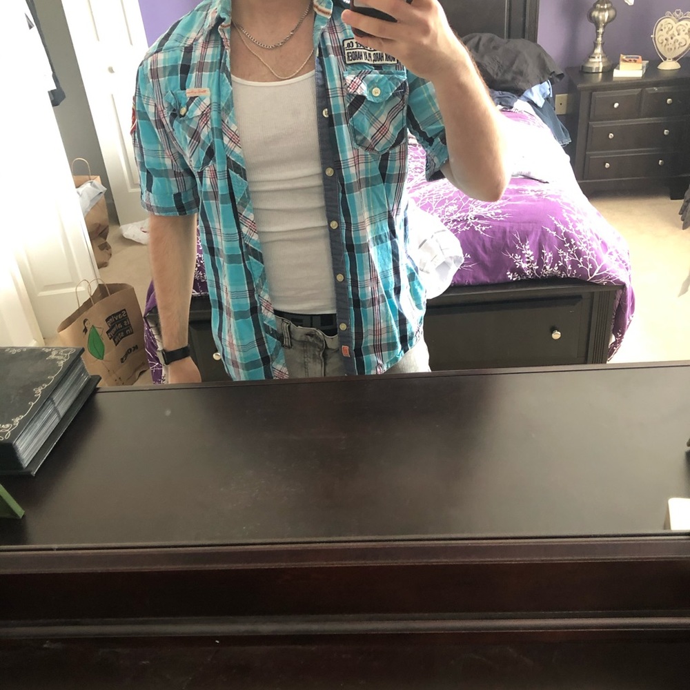 Rolling papers button down.